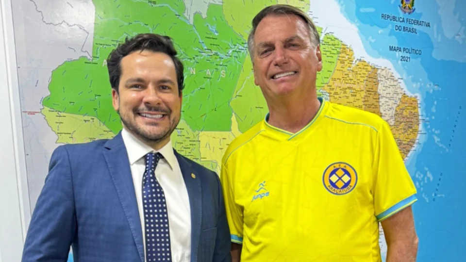 Bolsonaro deve fazer campanha para Alberto Neto por dois dias em bairros de Manaus