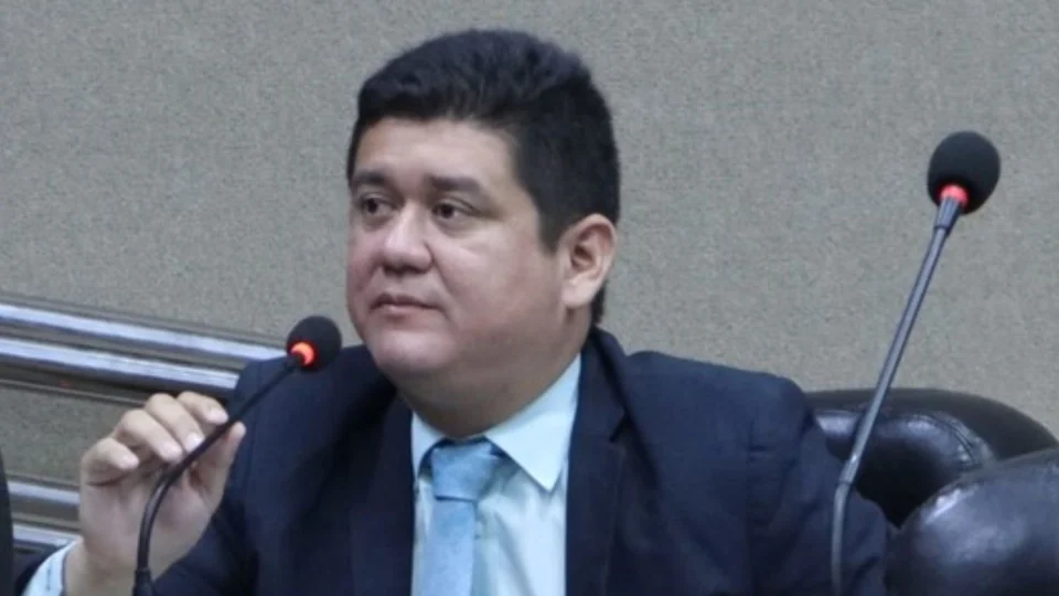 Desembargador suspende processo contra vereador de Itacoatiara acusado de agredir esposa