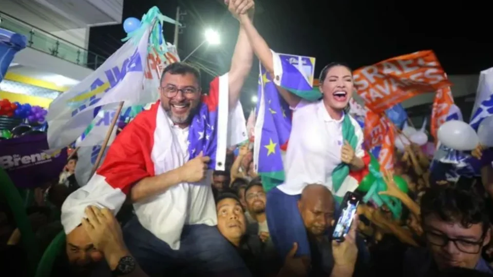 Ao lado de Wilson, Brena Dianná é oficializada pré-candidata a prefeitura de Parintins pelo União