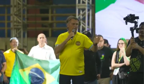 ‘Não vamos desistir do nosso Brasil’, discursa Bolsonaro em Manaus