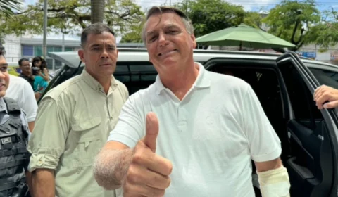 Após evento do PL, Bolsonaro recebe atendimento médico em hospital de Manaus