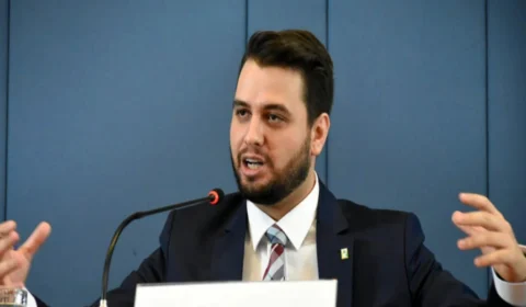 “Sou preso político”, diz Filipe Martins após nova negativa de Moraes