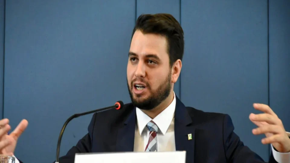 “Sou preso político”, diz Filipe Martins após nova negativa de Moraes