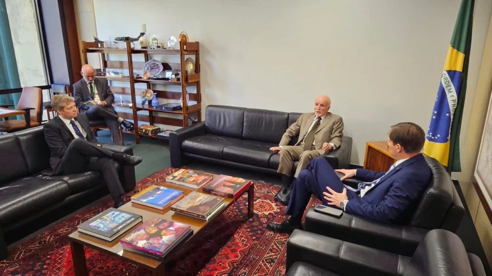 Governo uruguaio desmente Lula e mantem oferta de ajuda ao RS