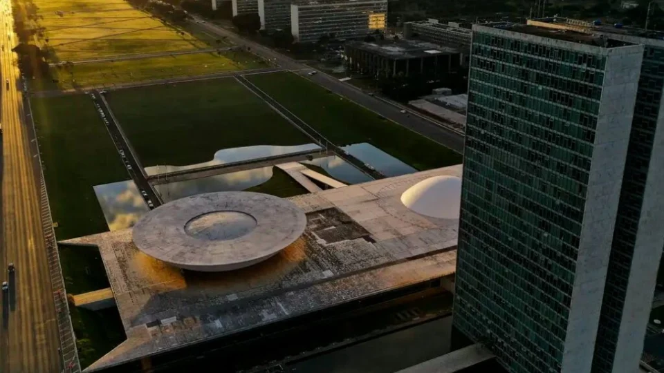 Governo Lula decide adiar prova do CNU