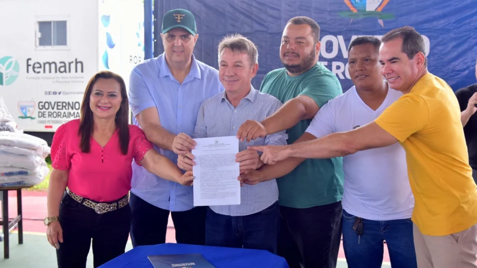 Governador e deputado Stélio Dener visitam obra de ponte no interior de Roraima