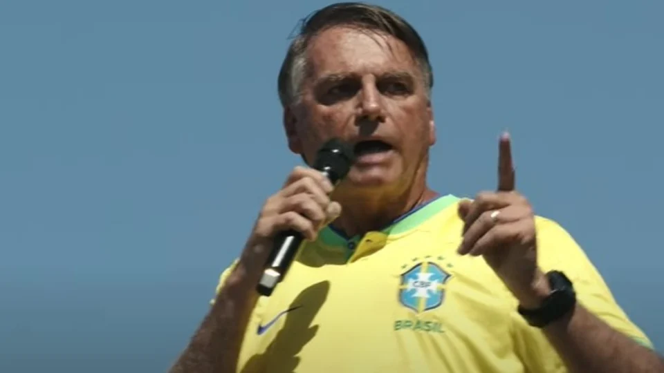 ‘A sociedade não aguenta novos aumentos de tributos’, afirma Bolsonaro ao criticar governo Lula