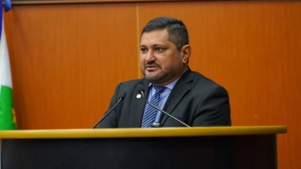 Deputado de Roraima denuncia contratos da prefeitura de Bonfim