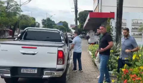 Prefeito de Manaus, David Almeida, encontra Bolsonaro no hospital