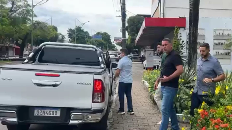 Prefeito de Manaus, David Almeida, encontra Bolsonaro no hospital
