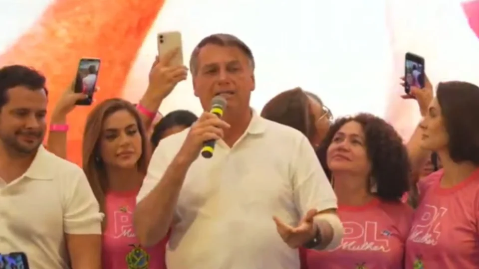 Bolsonaro não revela, mas fica em Manaus para participar de live sobre embate Musk x Moraes
