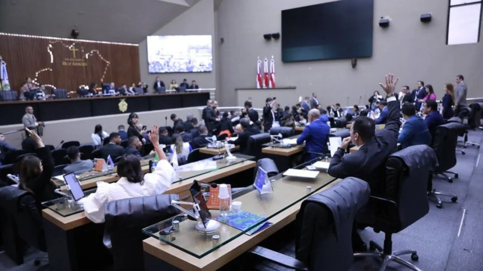 Deputados aprovam fim do cargo de oficial de justiça no Amazonas