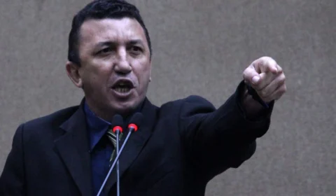 Desbocado, vereador do PT ataca adversários de David e elogia prefeito