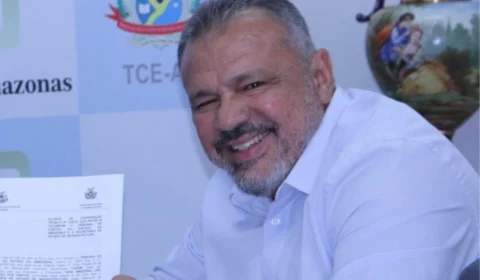 Ex-secretário de gestão de Amazonino recebe multa milionária por irregularidades em contrato