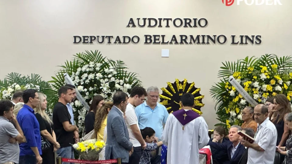 Despedida a Arthur Bisneto reúne familiares e autoridades em velório na Aleam