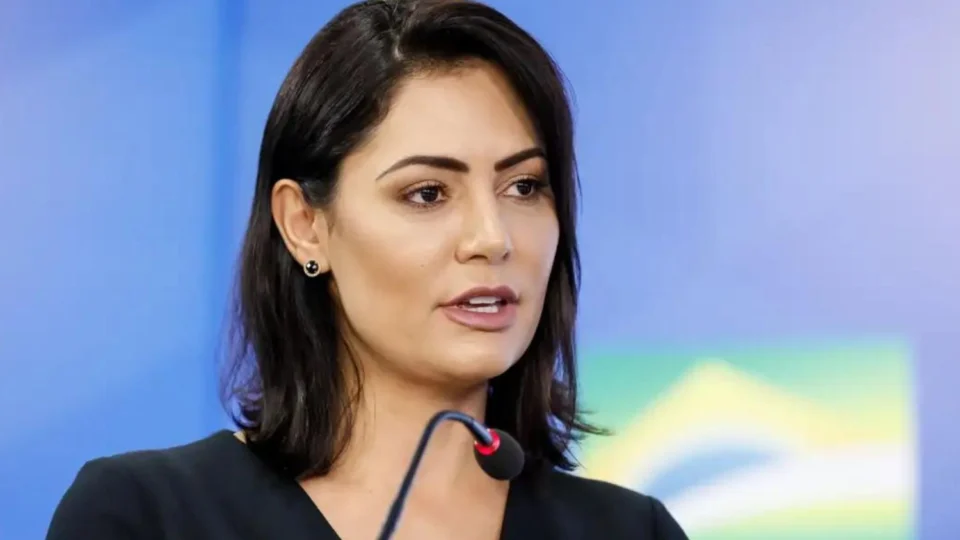 Michelle Bolsonaro diz que “a blusinha da Shopee virou imposto”