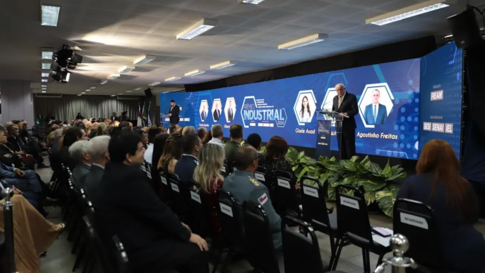 Empresários da indústria recebem homenagem da FIEAM e CNI em Manaus