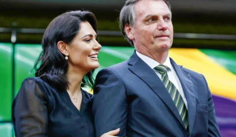 Michelle critica governo Lula e afirma: ‘Meu marido será candidato’