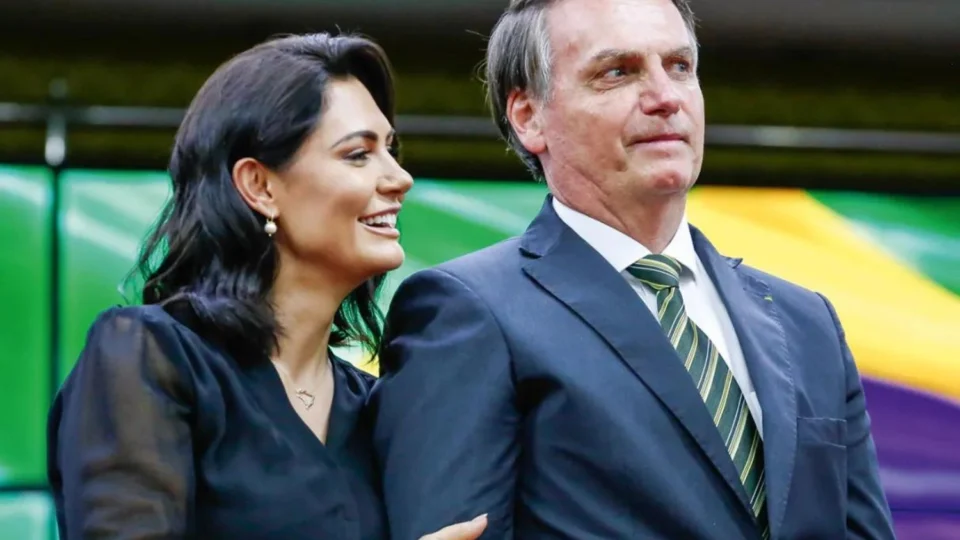 Michelle critica governo Lula e afirma: ‘Meu marido será candidato’