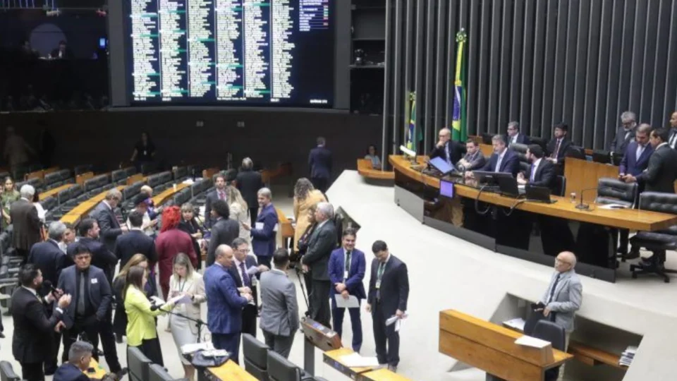 Deputados do AM ficam fora dos grupos que vão analisar regulamentação da reforma tributária