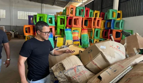 Após cobranças de vereador, prefeitura de Boa Vista entrega fardamento escolar