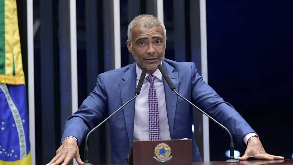 Empresário acusa Romário de envolvimento em esquema de corrupção