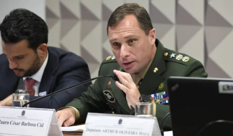 Alexandre de Moraes resolve soltar Mauro Cid