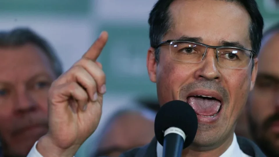 Deltan Dallagnol invoca precedente de Bolsonaro no TSE e exige inelegibilidade para Lula