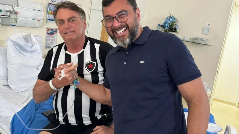 Internado, Bolsonaro recebe visita do governador Wilson Lima