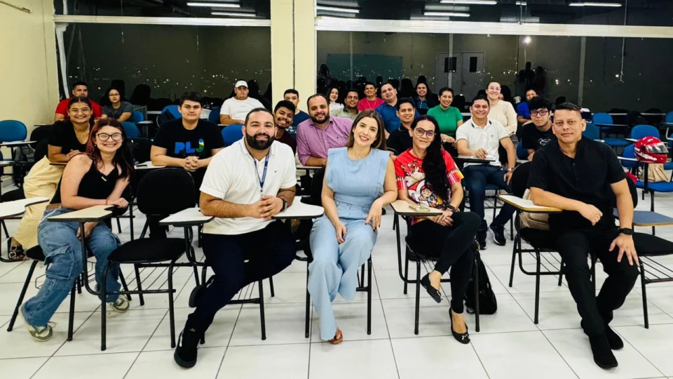 Rafaela Torres apresenta palestra sobre atuação feminina na política em Faculdade Boas Novas