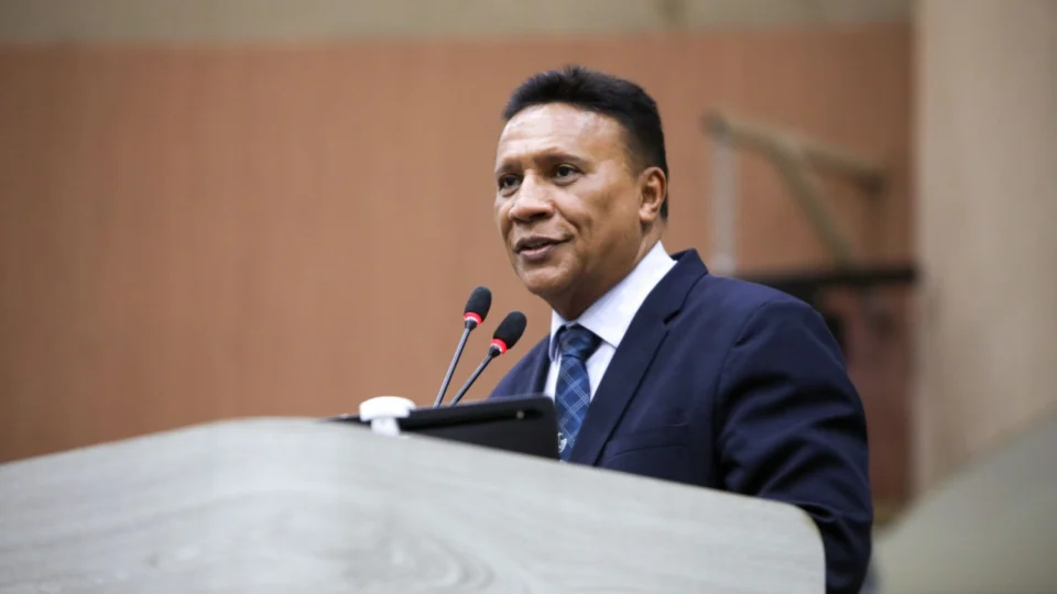 Marcel Alexandre vota com David Almeida, indo contra o PL na Câmara de Manaus