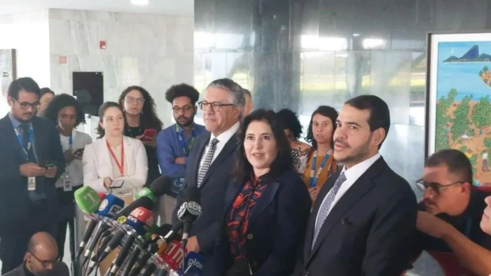 “Eles não sabem o que pedir porque a água não baixou”, diz Tebet sobre ajuda financeira para o RS