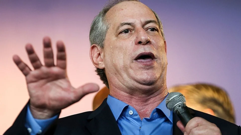 Justiça autoriza arrombar casa para Ciro pagar dívida