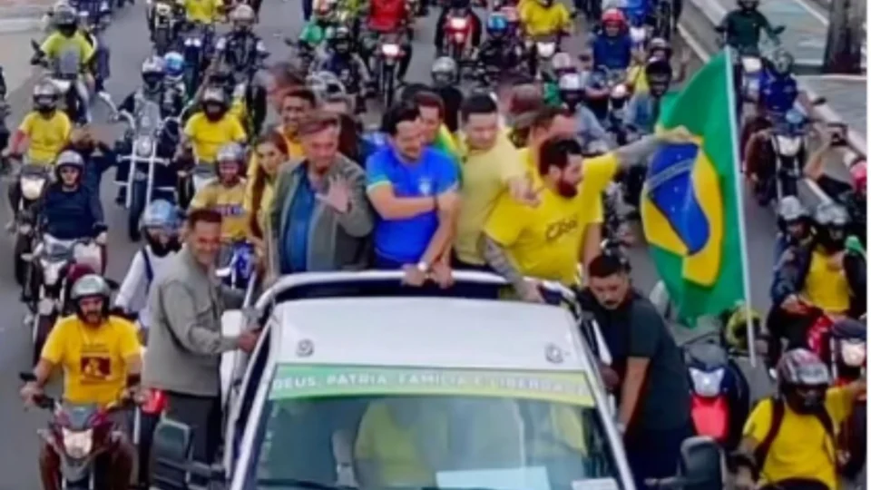 Parlamentares de direita do Amazonas acompanham Bolsonaro em Manaus