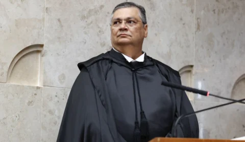 Flávio Dino suspende lei do Amazonas que proíbe linguagem neutra nas escolas