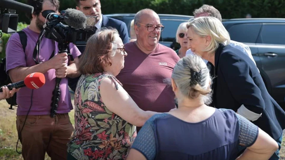 Ultradireita vence primeiro turno das eleições na França