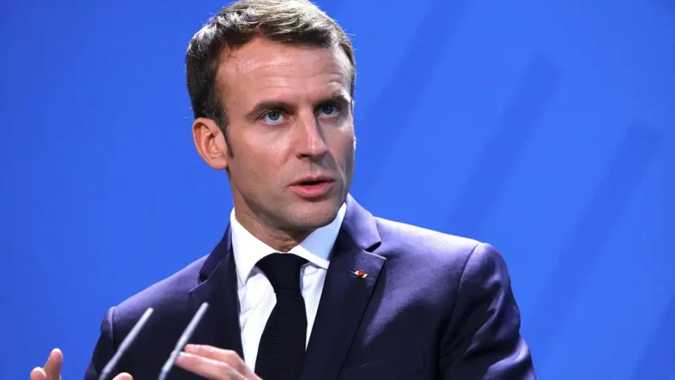 Após derrota, Macron dissolve Parlamento e convoca novas eleições