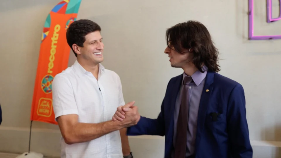 Em viagem a Recife, Amom propõe construção de hospital veterinário público para Manaus