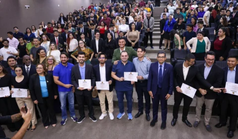 Roberto Cidade destaca importância do Parlamento Jovem para democracia durante encontro com alunos