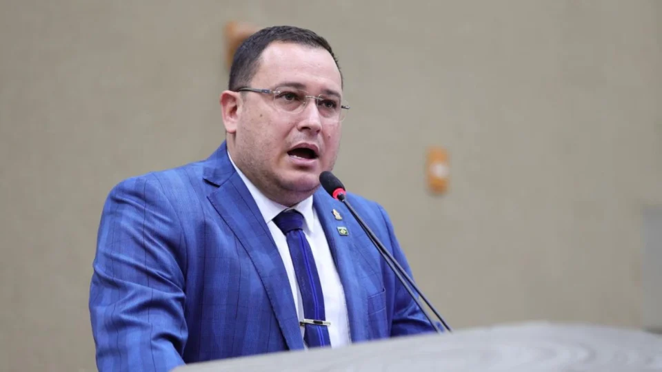 Vereador critica bloco sobre “crianças trans” em parada LGBT+