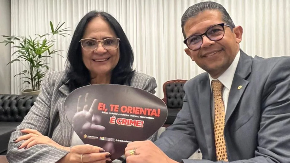 João Luiz apresenta campanha ‘Ei, Te Orienta!’ para senadora Damares Alves