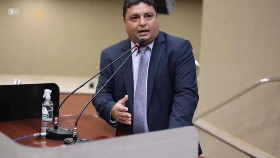 Caio André anuncia antecipação da primeira parcela do 13º de servidores para sexta-feira