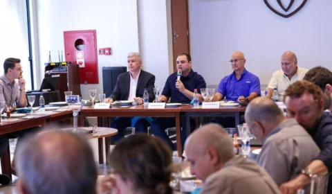 Em encontro, Roberto Cidade apresenta propostas e escuta demandas de empresários