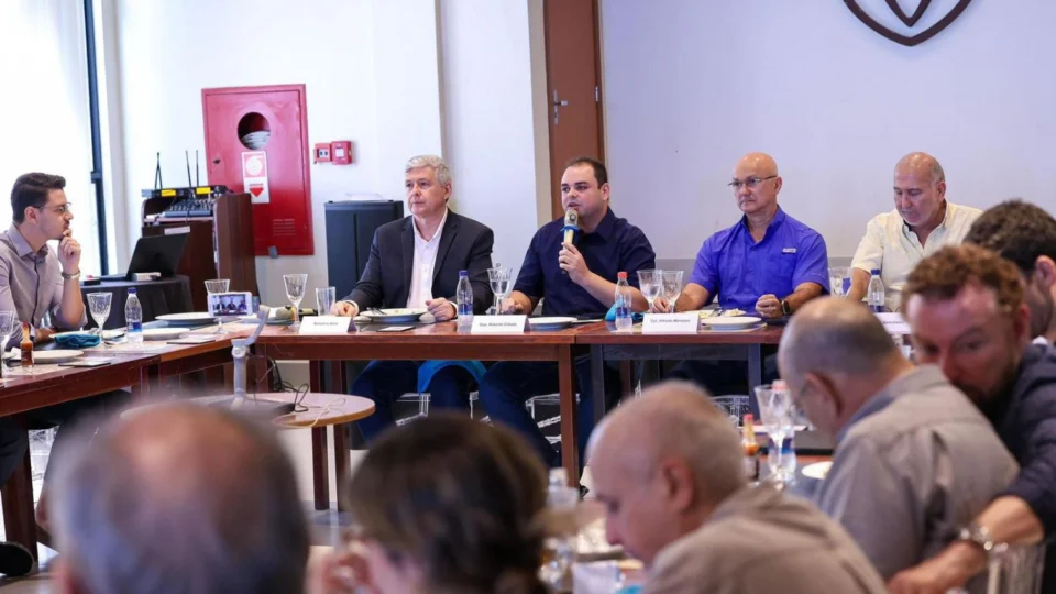 Em encontro, Roberto Cidade apresenta propostas e escuta demandas de empresários