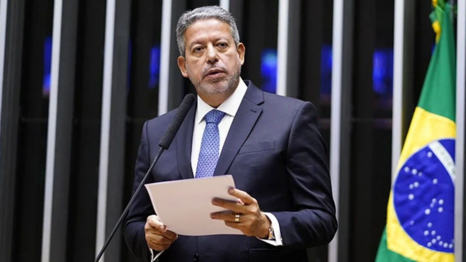 Lira afirma que Câmara tem maioria razoável a favor da PEC das drogas