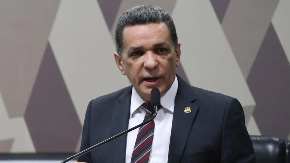 Mecias propõe medidas para enquadramento de servidores dos ex-territórios