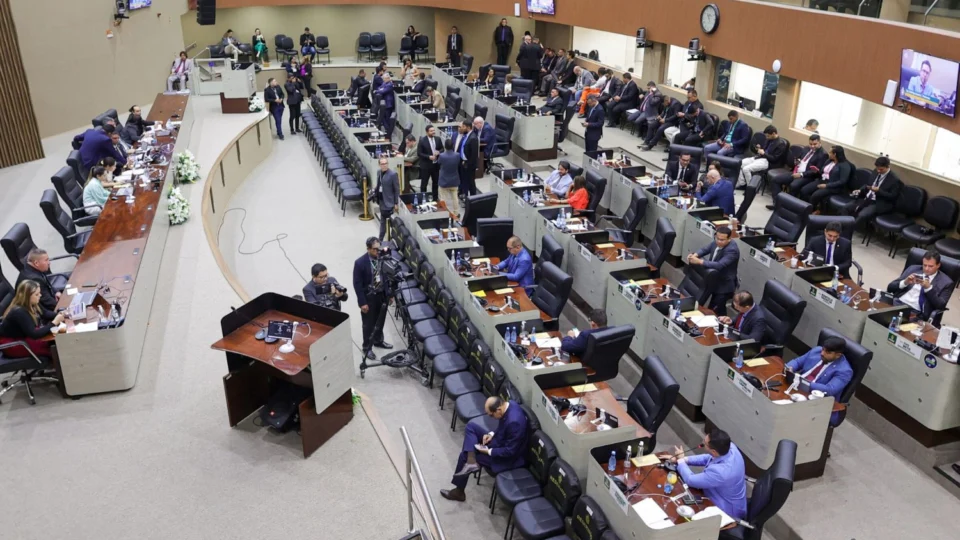 Câmara aprova pedido de explicações à prefeitura sobre aluguel de escolas no valor de R$ 4 milhões