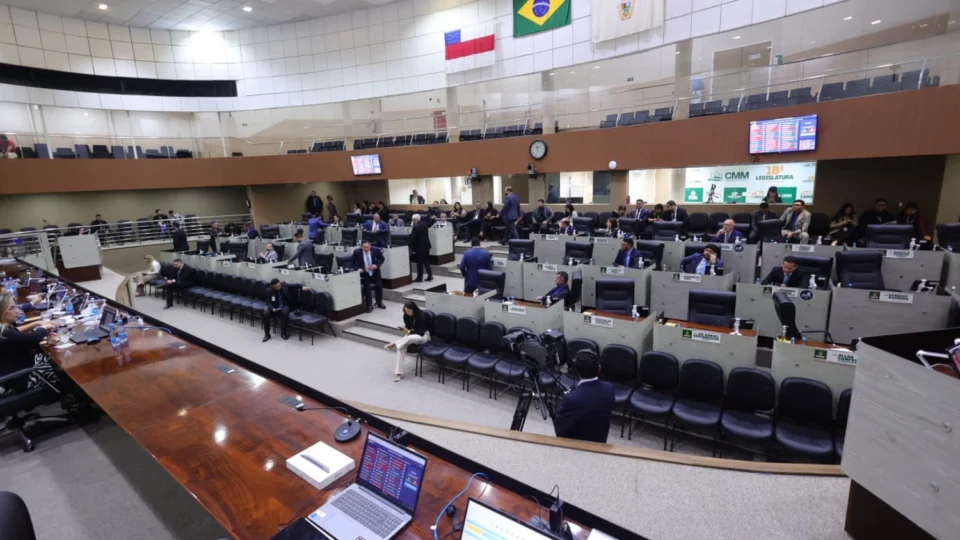 Câmara mantém veto a projeto de Eduardo Alfaia sobre diagnóstico de daltonismo em estudantes