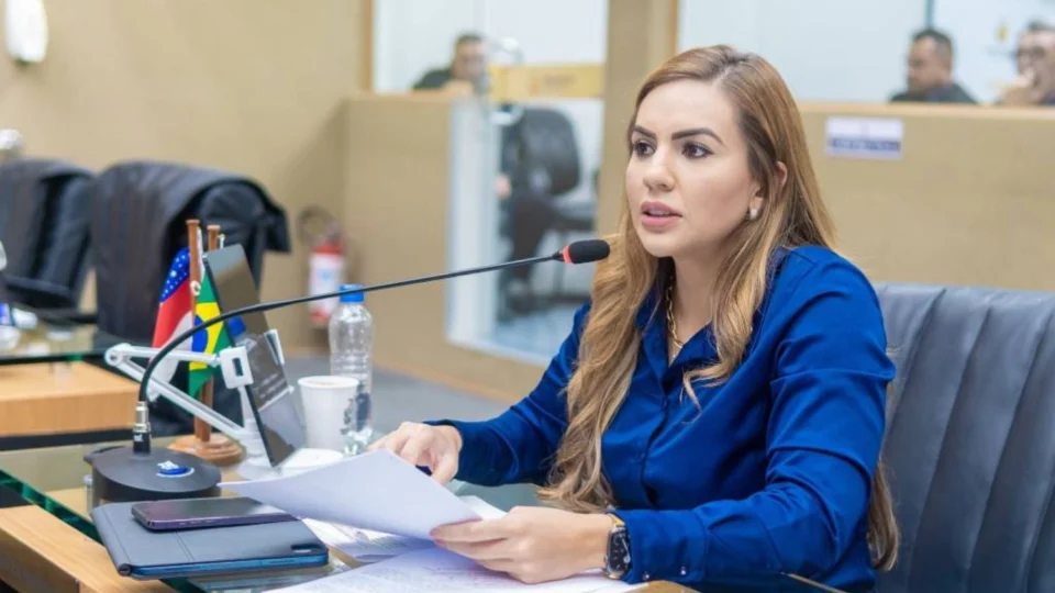 Débora apresenta projeto que cria Procuradoria Especial da Criança e do Adolescente