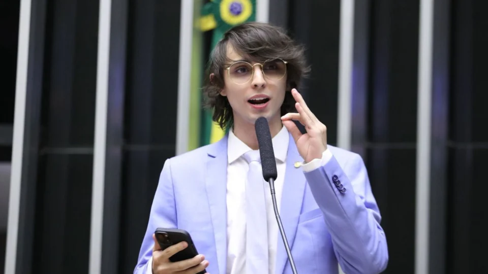 “Vou combater a corrupção como nenhum político mais velho fez”, afirma Amom